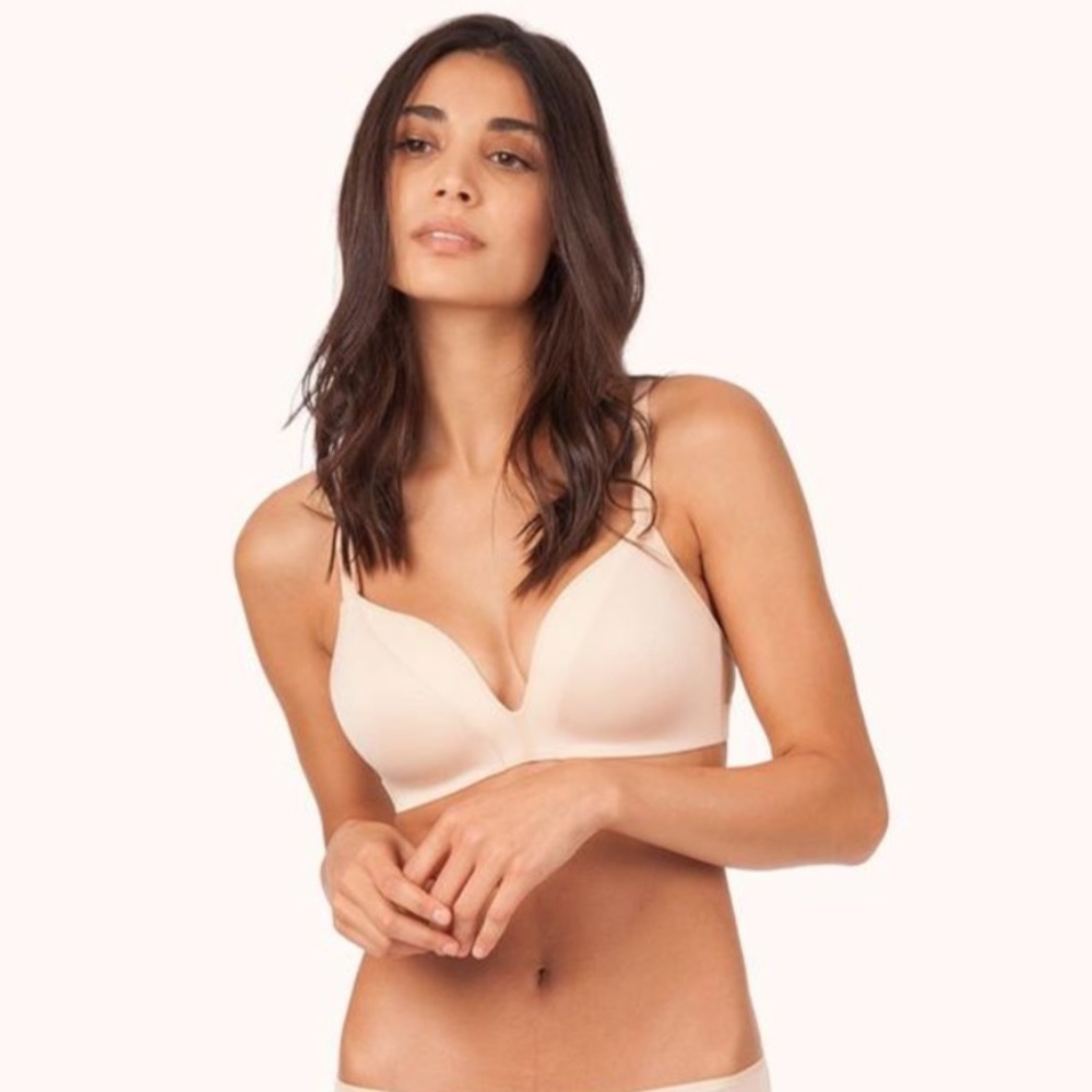 NWOT LIVELY ALL-DAY DEEP V NO WIRE BRA